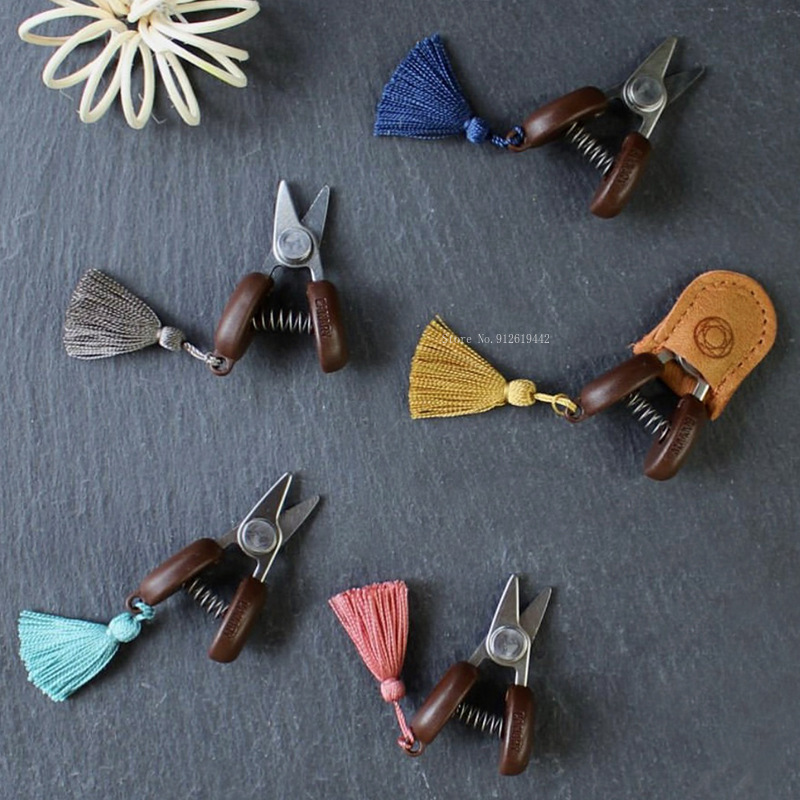 Embroidery Scissors Small - Forbici piccole carine prodotto in pelle