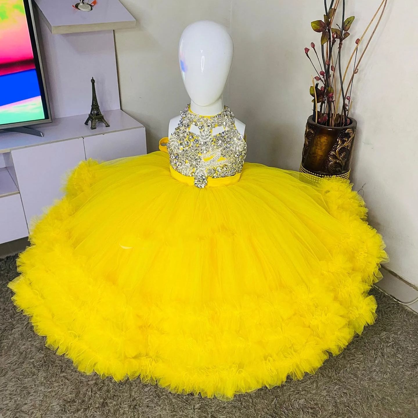 Splendido abito da ragazza di  - Embroidery Yellow Flower recensione e prezzo