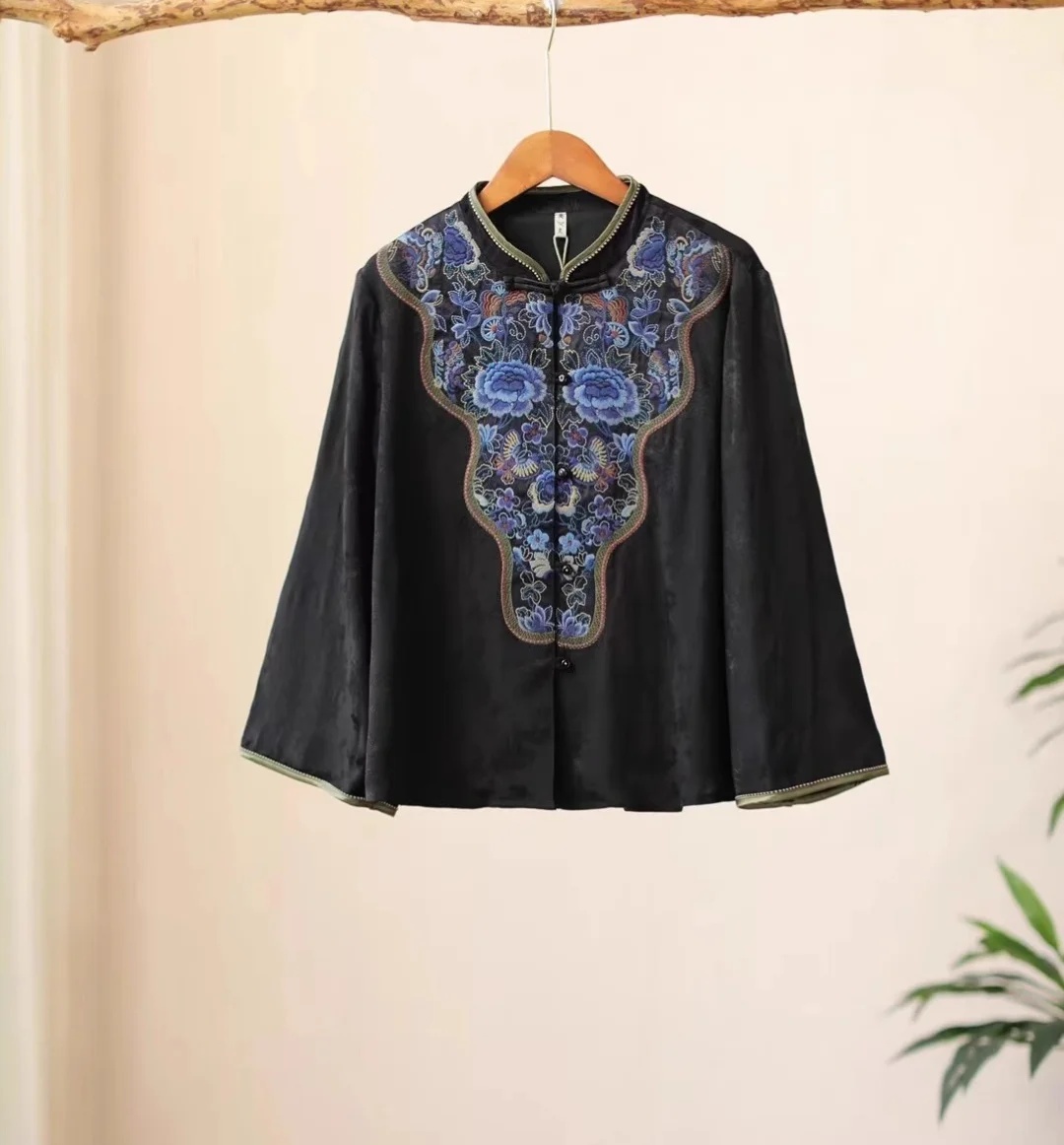 Camicetta primaverile di lusso - Embroidery On Black Shirt recensione e prezzo