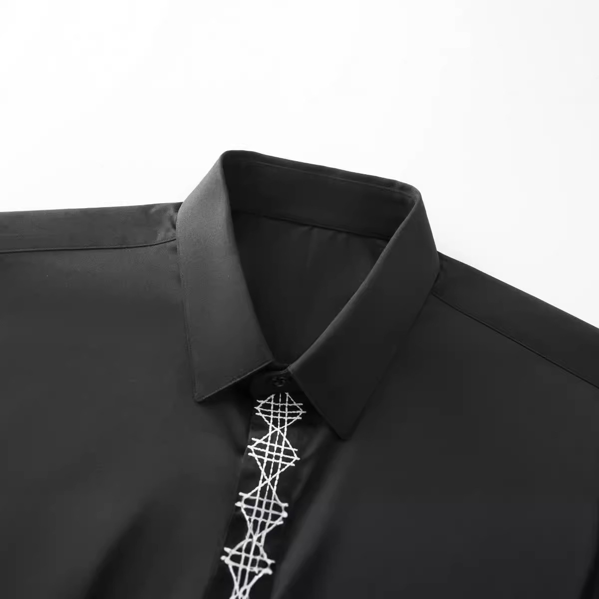 Autunno e inverno nuovo prodot - Embroidery On Black Shirt recensione e prezzo