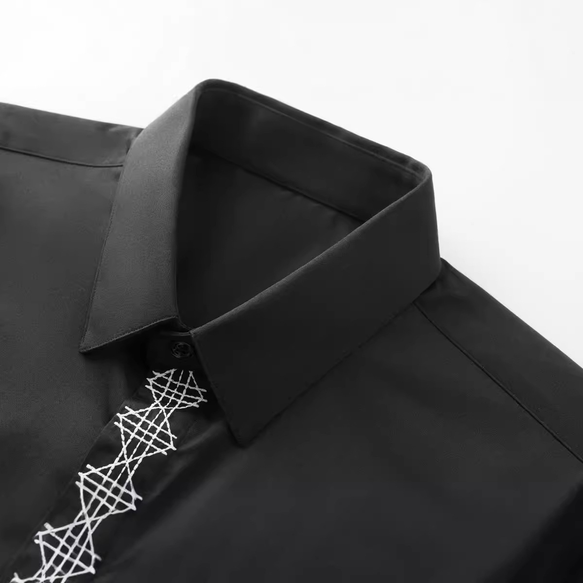 Autunno e inverno nuovo prodot - Embroidery On Black Shirt recensione e prezzo