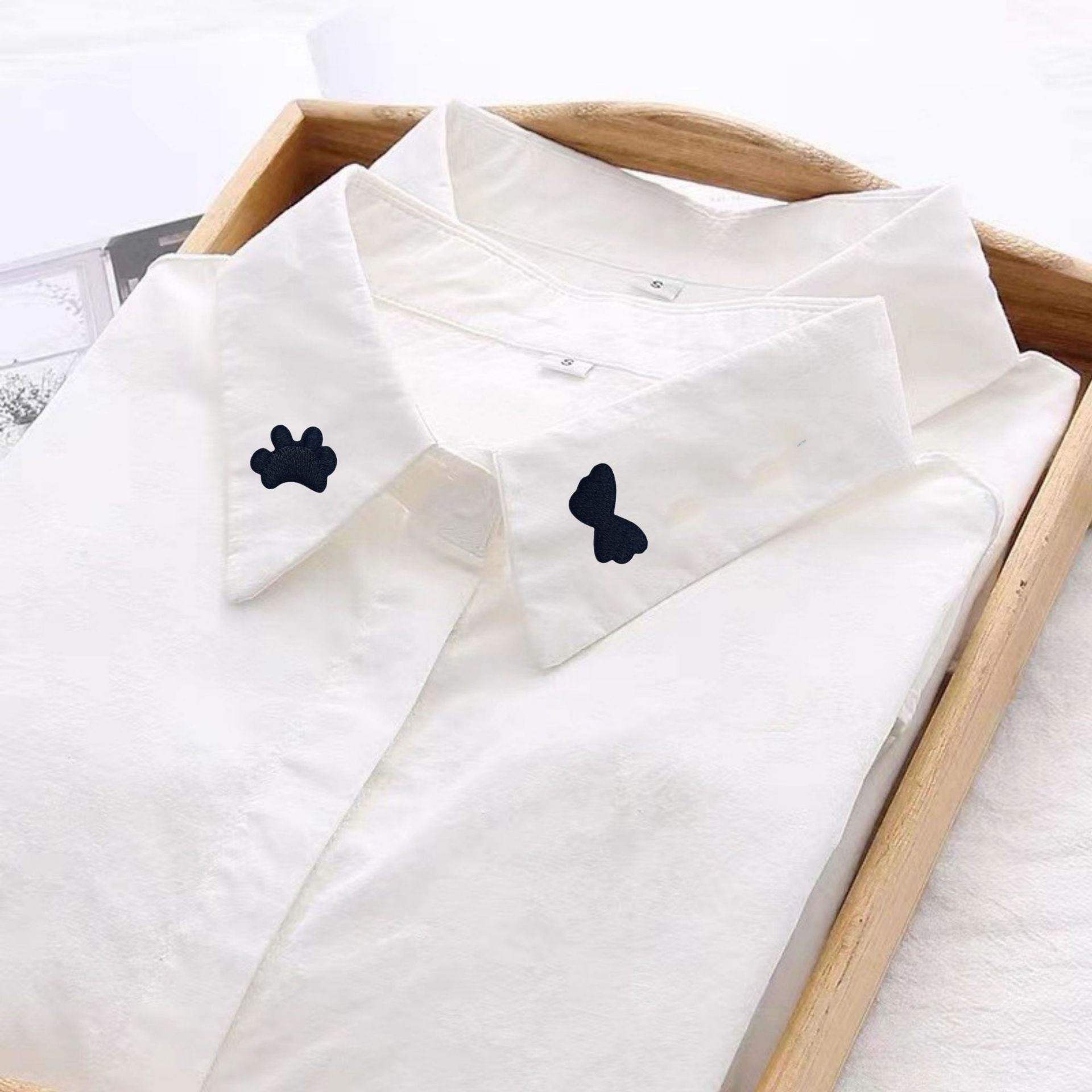 Mini Toppe Ricamate Nere Kawai - Embroidery On Black Shirt recensione e prezzo