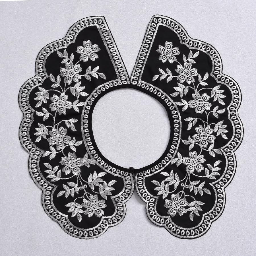 Nuovo Colletto Decorativo in S - Embroidery On Black Shirt recensione e prezzo