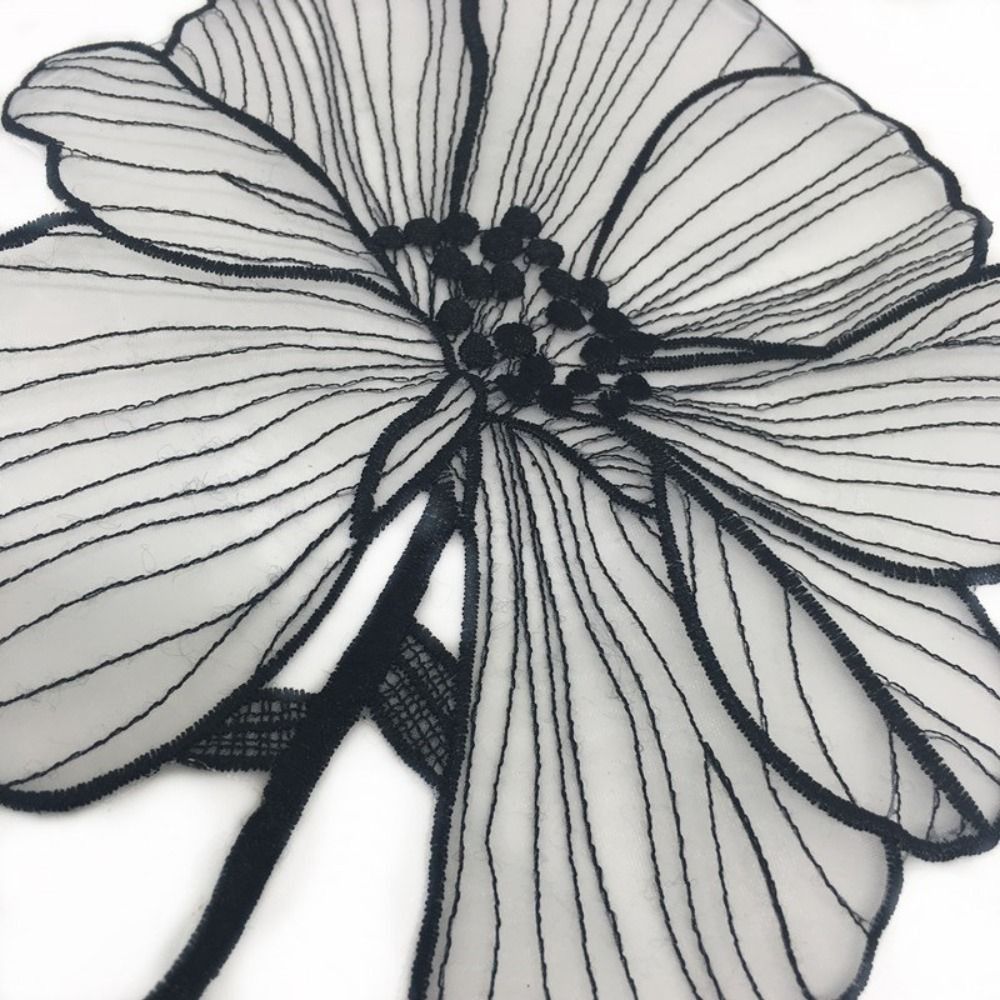 Applicazione Ricamata a Forma  - Embroidery On Black Shirt recensione e prezzo